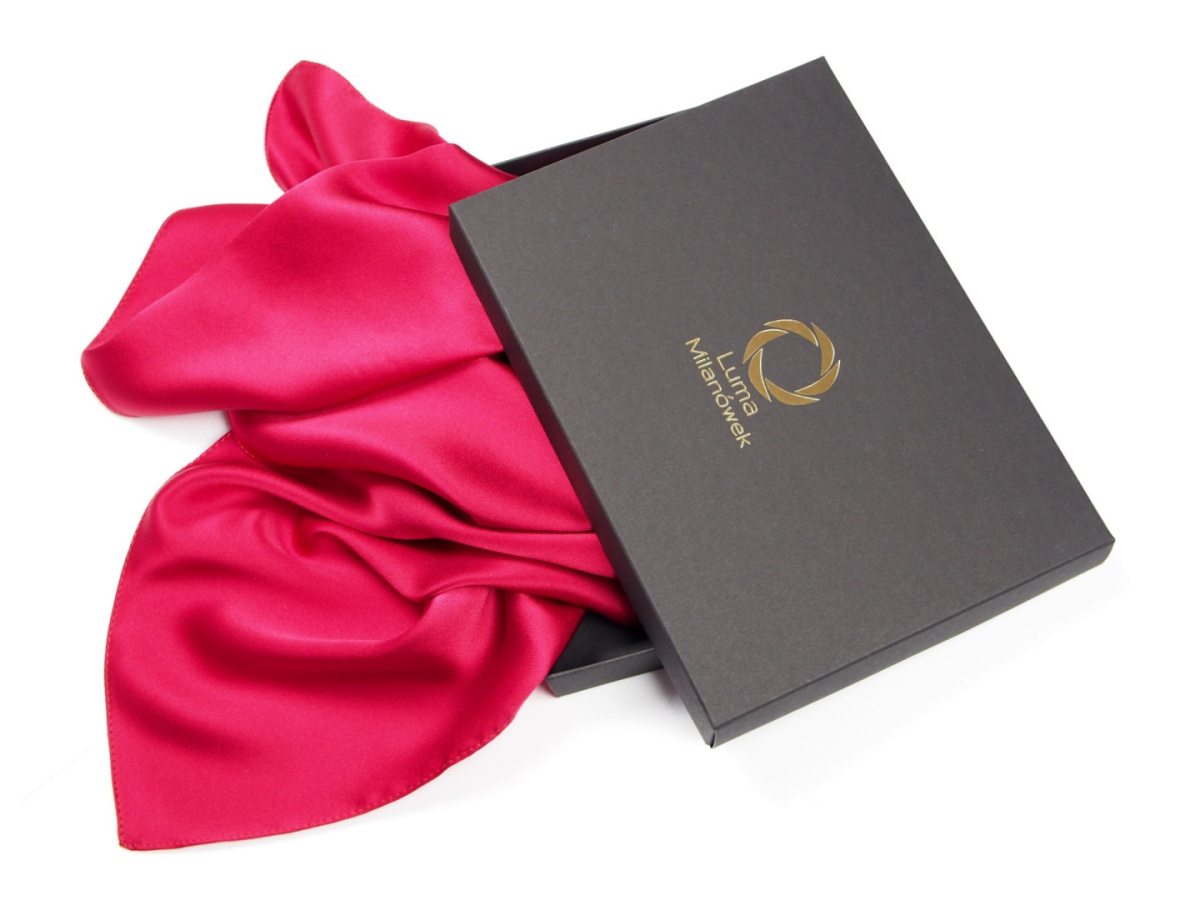 Gift wrapping with logo - black (1)
