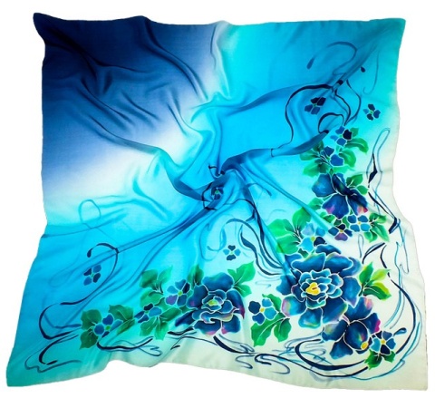 Gawroszka jedwabna ręcznie malowana w kwiaty błękitna 55x55cm AM5-567