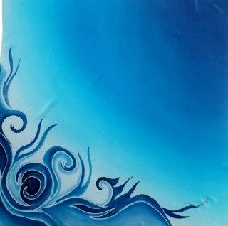 Gawroszka jedwabna ręcznie malowana, Niebieskie fale 55x55cm AM5-570