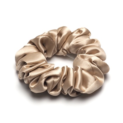 Jedwabna gumka do włosów scrunchie jasnobeżowa JGS-016