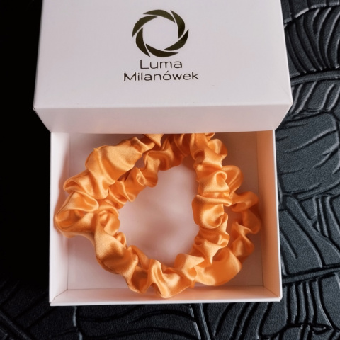 Marszczona pomarańczowa jedwabna opaska na głowę z gumką JO-029