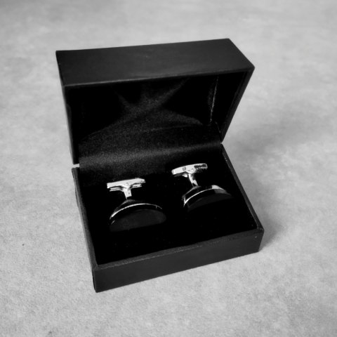 Oryginalne spinki do mankietów owalne z czarnym kamieniem