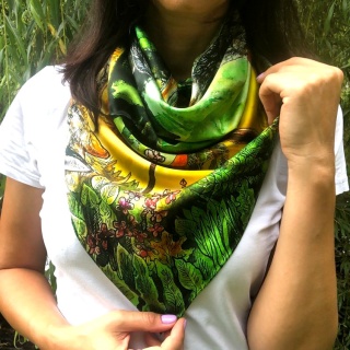 Green silk double-sided scarf with wolves 88x88cm AD-004