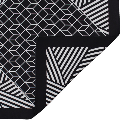 Czarno-biała jedwabna gawroszka dwustronna w geometryczne wzory 53x53cm AD5-002