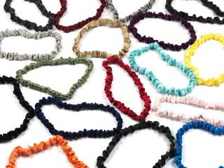 Decorative headband with elastic band in fuchsia silk