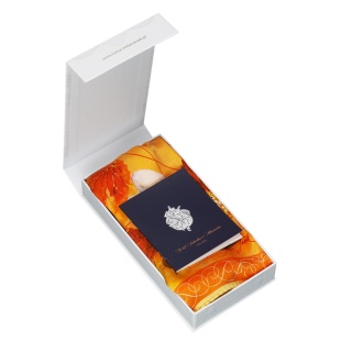 Gift box with magnetic closure