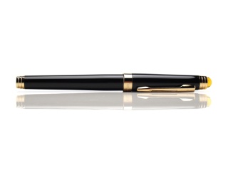 Fountain pen with light gold Baltic amber