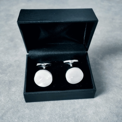 Oryginalne spinki do mankietów białe