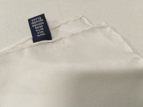 TWILL white hand-trimmed silk pocket square 30x30 cm