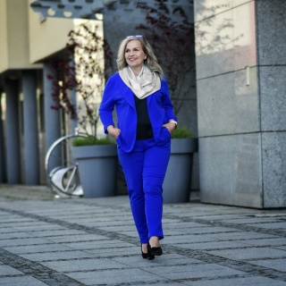 Women's neck scarf made of satin, light gray