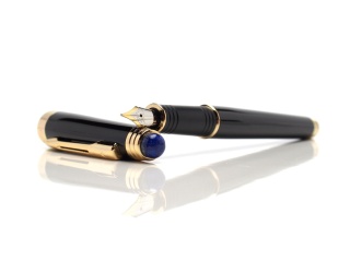 Fountain pen with lapis lazuli