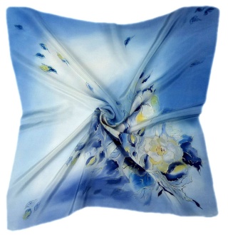 Gawroszka jedwabna ręcznie malowana, Romantyczny błękit 55x55cm AM5-518