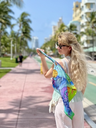 Jedwabna apaszka satynowa dwustronna w motyw morski 68x68cm AD7-075