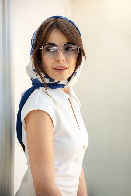 AM-630 Hand-painted silk scarf, 90x90cm