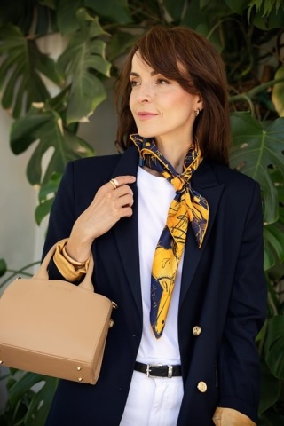 Jedwabna apaszka zodiak Skorpion Anna Halarewicz 68x68cm AZ-08