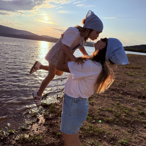 Jedwabna chustka na głowę z gumką w kolorze niebieskim CHJ-012