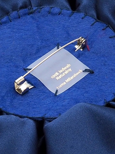 Jedwabna broszka róża mała granatowa BRM-03