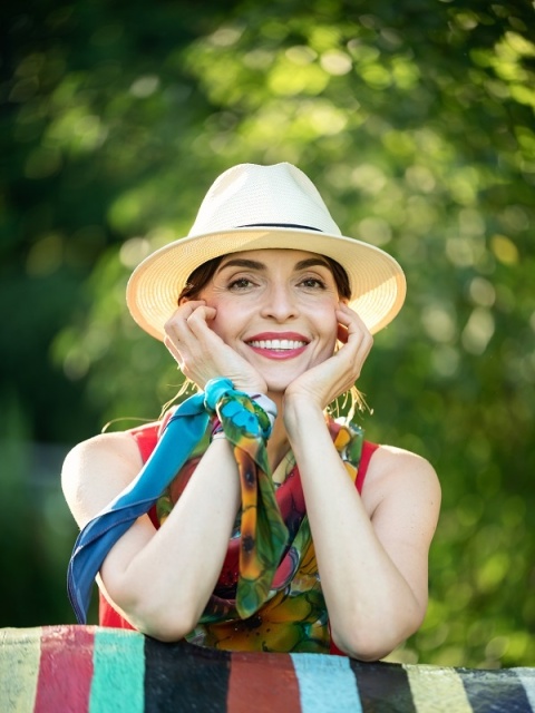 AM7-026 Hand-painted silk scarf with wildflowers, 70x70cm