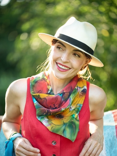 AM7-026 Hand-painted silk scarf with wildflowers, 70x70cm