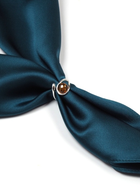 wiązanie apaszki damskiej