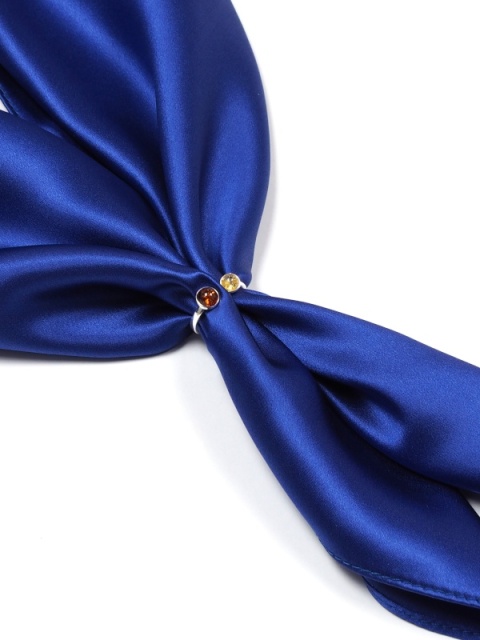 wiązanie apaszki damskiej