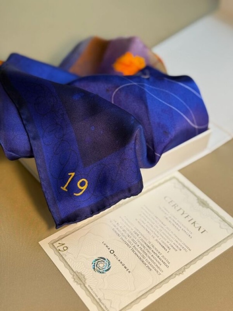 Silk scarf for the centennial of Milan silk 88x88 cm AJ-19B