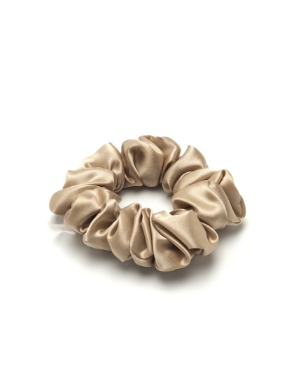 Jedwabna gumka do włosów scrunchie jasnobeżowa JGS-016
