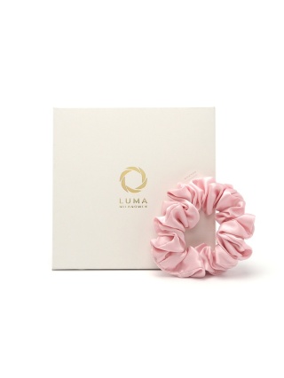Jedwabna gumka do włosów scrunchie jasnoróżowa JGS-021