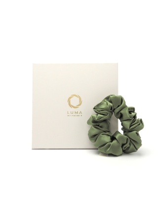 Jedwabna gumka do włosów scrunchie oliwkowa JGS-020